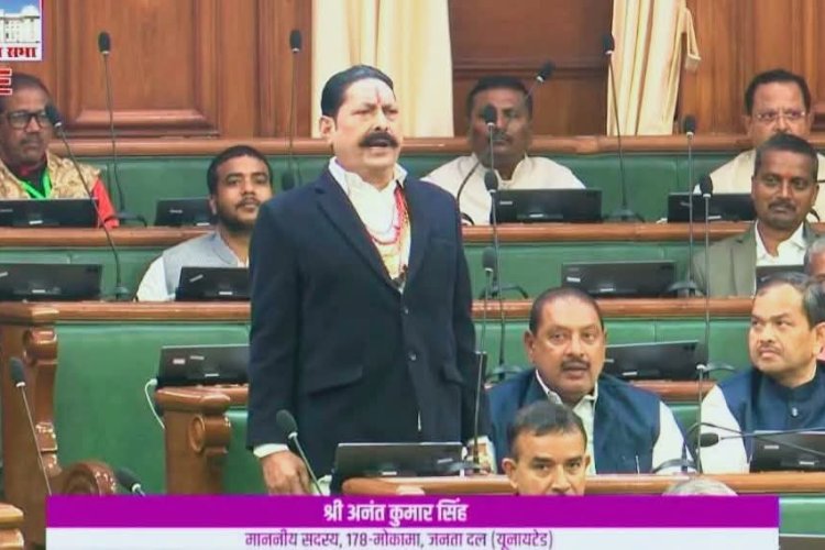 बिहार विधानसभा में अनंत सिंह का दमदार एंट्री: नीतीश के पैर छुए, बाहर आते ही तेजस्वी पर कस दिया सियासी तंज