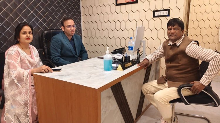 धनबाद: डॉक्टर को ‘4 तारीख को मार दूंगा’ की धमकी! ICU के बाहर चिपका लेटर, सांसद ढुलू महतो पहुंचे क्लिनिक