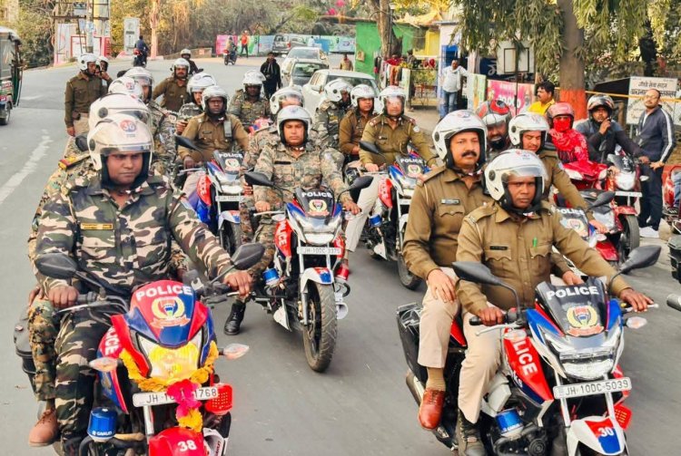 धनबाद में सिटी हॉक्स का सख्त संदेश: अड्डाबाजी पर वार, संवेदनशील इलाकों में फ्लैग मार्च से अपराधियों में हड़कंप