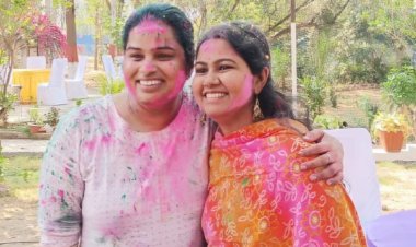 झारखंड: पलामू में रंग-गुलाल संग प्रशासन का जलवा, DC-SP ने बजाया झाल-मंजीरा, कर्मचारियों संग झूमे अफसर