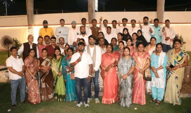 धनबाद में डिप्टी मेयर चुनाव से पहले ‘सिंह मेंशन’ में शक्ति प्रदर्शन, 47 पार्षदों की टी मीटिंग से गरमाई सियासत