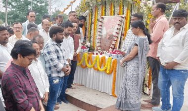 धनबाद में ‘मैं भी नीरज’ की श्रद्धांजलि:. नीरज सिंह की पुण्यतिथि पर उमड़ा जनसैलाब, मरीजों के बीच बांटे फल