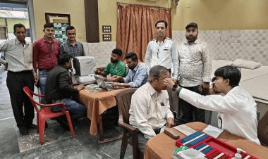 झरिया में सेवा की मिसाल: मारवाड़ी युवा मंच का फ्री नेत्र जांच शिविर, 63 लोगों को मिला आंखों का उपचार