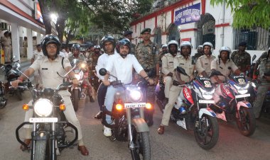 धनबाद में राम नवमी पर हाई अलर्ट: डीसी-एसएसपी के नेतृत्व में निकला फ्लैग मार्च, चप्पे-चप्पे पर पुलिस तैनात