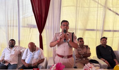 धनबाद: रामनवमी विवाद पर शांति समित की बैठक, SSP प्रभात कुमार का सख्त संदेश— “न निर्दोष फंसेगा, न दोषी बचेगा”