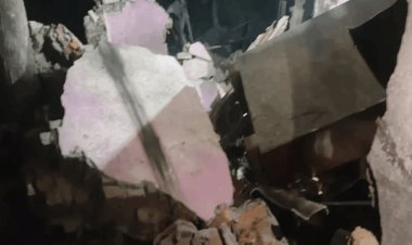 धनबाद में जमीन फटी और निगल गई जिंदगी! तीन घर जमींदोज, एक ही परिवार के 3 लोग मलबे में दबे