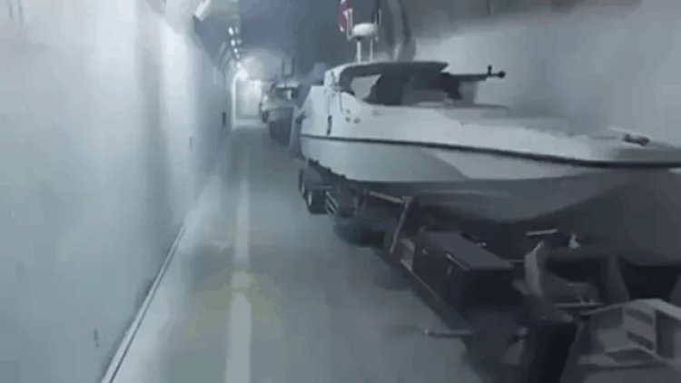 ईरान का ‘मिसाइल सिटी’ खुलासा: भूमिगत अड्डे से कामिकाजे ड्रोन बेड़े का प्रदर्शन, होर्मुज में बढ़ा वैश्विक तनाव