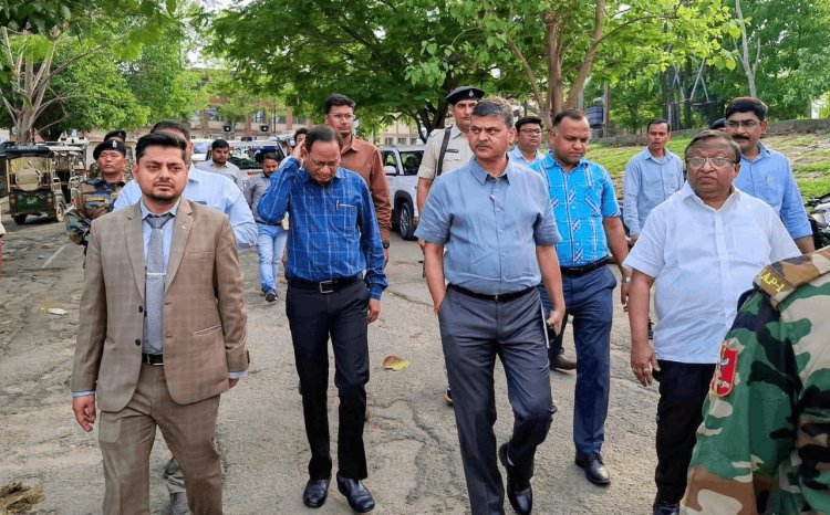 धनबाद :SNMMCH में अचानक पहुंचे चीफ सेक्रेटरी अविनाश कुमार, गायब मिले कर्मचारी, मची अफरा-तफरी