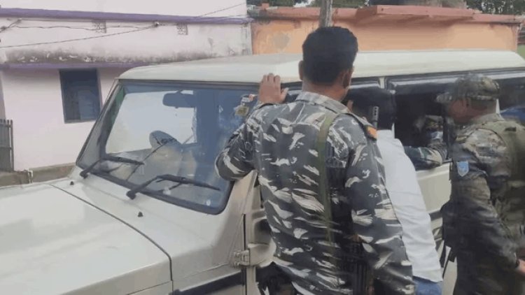 सरायकेला में ACB का बड़ा धमाका: 40 लाख घूस डील में भू-अर्जन बाबू और दलाल रंगे हाथ गिरफ्तार