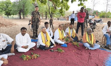 VIP कल्चर को ठेंगा! चतरा के सांसद कालीचरण सिंह ने लाइन में लगकर लिया भोजन, सादगी ने जीता दिल