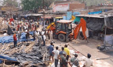 रजरप्पा में ‘बुलडोजर एक्शन’: 254 दुकानें जमींदोज, HC के आदेश पर बड़ी कार्रवाई; सैकड़ों परिवारों की रोजी-रोटी पर संकट