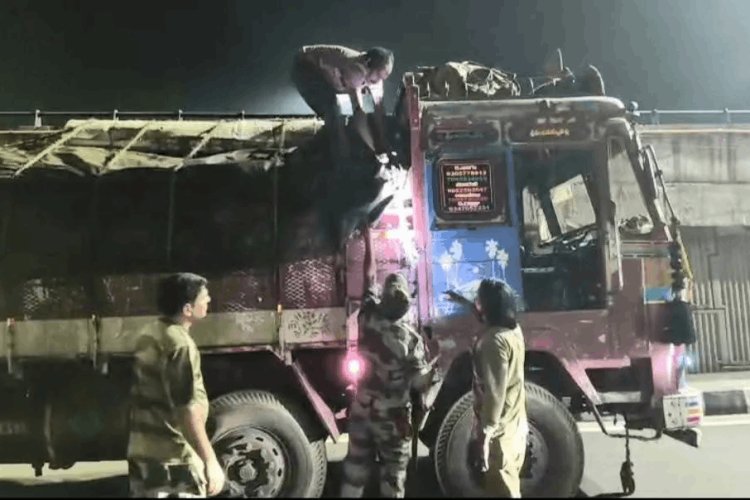 निरसा में CISF ने अवैध कोयले से लदे पांच ट्रक को पकड़ा