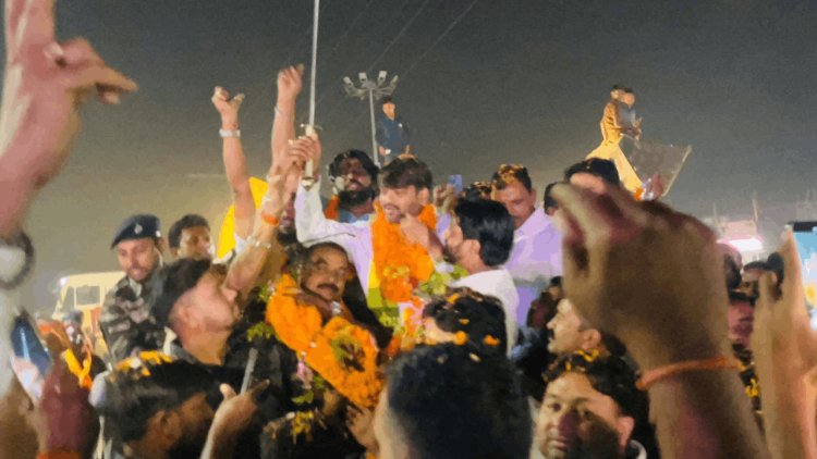 धनबाद : मेयर संजीव सिंह की कतरास में  आभार यात्रा, उमड़ा जनसैलाब: फूलों की बारिश से हुआ भव्य स्वागत