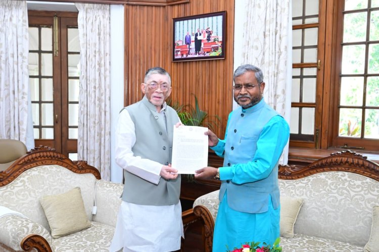 झारखंड: पूर्व DFO पर करोड़ों की लूट का आरोप, बाबूलाल मरांडी ने राज्यपाल को सौंपा सबूतों से भरा ज्ञापन,जांच की मांग