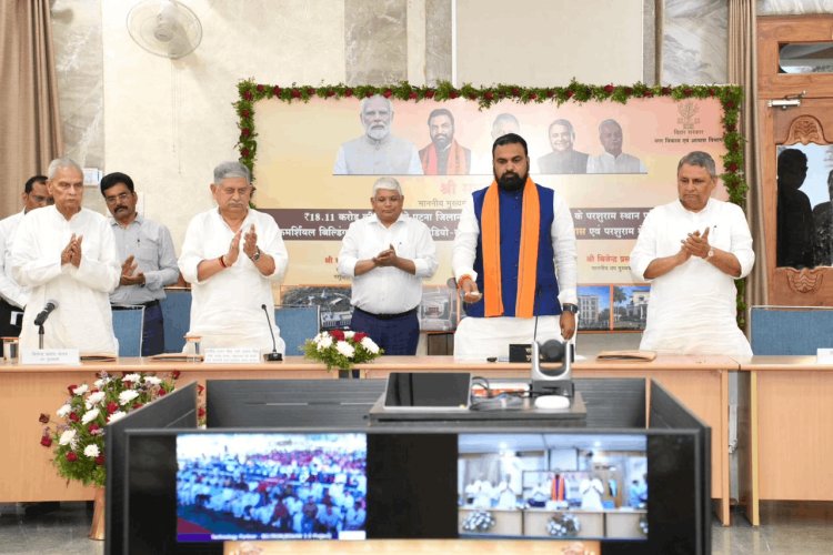 बिहार: CM सम्राट चौधरी ने मोकामा में 18.11 करोड़ की योजनाओं का किया शिलान्यास, परशुराम मेला का उद्घाटन