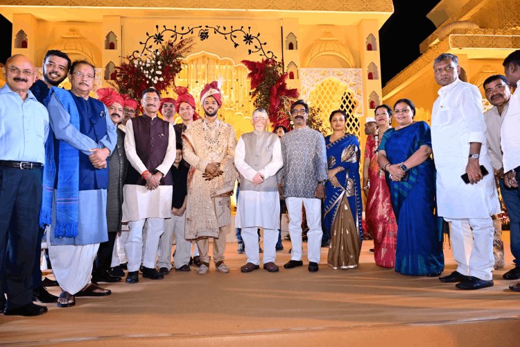 रांची में ‘रॉयल वेडिंग’: पूर्व DGP नीरज सिन्हा की बेटी की शादी में सजी VIP महफिल, गवर्नर-सीएम ने दिया आशीर्वाद