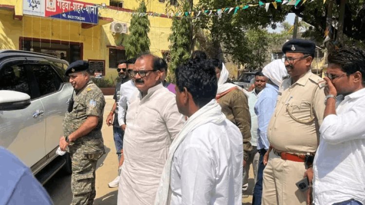 झारखंड: पूर्व मंत्री मिथिलेश ठाकुर ने BJP विधायक सत्येंद्र नाथ तिवारी पर दर्ज कराई FIR, अभद्र टिप्पणी से गरमाई राजनीति