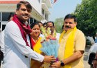 धनबाद: केंद्रीय मंत्री सतीश चंद्र दुबे पहुंचे सिंह मेंशन,रागिनी सिंह व संजीव सिंह ने किया भव्य स्वागत