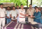 धनबाद पुलिस की बड़ी पहल: CEIR पोर्टल से बरामद 8 मोबाइल लौटे मालिकों को, हरिहरपुर थाना पहुंचे एसएसपी