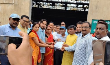 धनबाद: बाघमारा विधायक शत्रुघ्न महतो बने सहारा, दिवंगत BCCL कर्मी के बेटे को दिलाया नौकरी का नियुक्ति पत्र