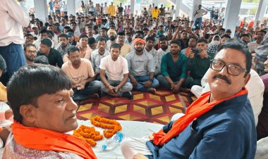 निरसा में मजदूरों के शोषण पर गरजे सांसद ढुल्लू महतो, ‘लाल झंडे’ पर सीधा हमला; अशोक मंडल UCWU में शामिल