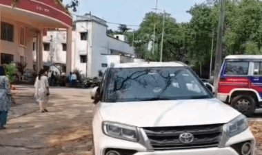 धनबाद में हाईवोल्टेज ड्रामा: नशे में धुत युवकों ने ट्रैफिक पुलिस से की मारपीट, वर्दी फाड़ी, FIR जेल