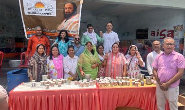 आर्ट ऑफ लिविंग धनबाद ने मनाया श्री श्री रविशंकर का 70वां जन्मोत्सव, सेवा कार्यों से जीता लोगों का दिल
