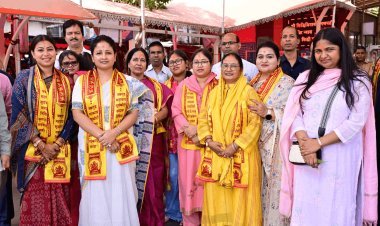 मुंबई के सिद्धिविनायक मंदिर पहुंचीं कल्पना सोरेन और पूर्णिमा साहू, झारखंड की सुख-समृद्धि के लिए की विशेष पूजा