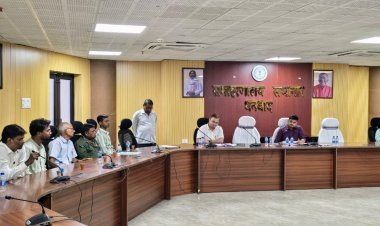 धनबाद में खराब रिजल्ट पर डीसी सख्त! 12 स्कूलों के प्रिंसिपलों को लगाई फटकार, शिक्षकों पर कार्रवाई की चेतावनी