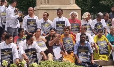 पश्चिम बंगाल: बुलडोजर एक्शन पर TMC का फ्लॉप शक्ति प्रदर्शन, आधे घंटे में खत्म हुआ धरना, 46 विधायक रहे गायब