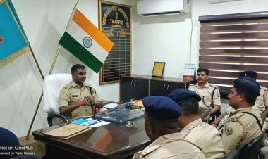 धनबाद: ट्रैफिक DSP रोहित कुमार साव के एक्शन मोड: अवैध पार्किंग और बिना हेलमेट वालों पर शिकंजा