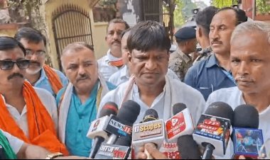 बांसजोड़ा फायरिंग केस पर गरमाई राजनीति: धनबाद जेल में आजसू नेत्री रजनी रवानी से मिले सांसद ढुल्लू महतो