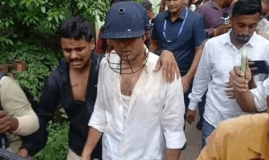 पश्चिम बंगाल : ‘चोर-चोर’ के नारों के बीच घिरे अभिषेक बनर्जी, चले जूते-चप्पल, हेलमेट पहनकर बचानी पड़ी जान!