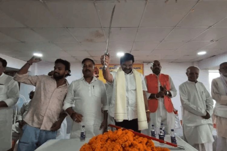 “नीतीश कुमार को ‘चंडाल चौकड़ी’ ने घेर रखा है…” आनंद मोहन के बयान से बिहार की राजनीति गरमाई