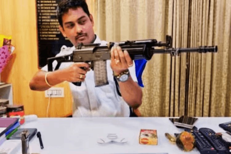ममता के क्षेत्र कालीघाट में चुनावी हलचल तेज! 2 दिन में दूसरा थाना प्रभारी बदला, ‘बंदूक वाले स्टेटस’ से शुरू हुआ बवाल