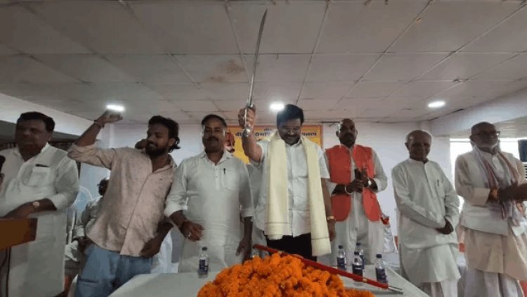 “नीतीश कुमार को ‘चंडाल चौकड़ी’ ने घेर रखा है…” आनंद मोहन के बयान से बिहार की राजनीति गरमाई