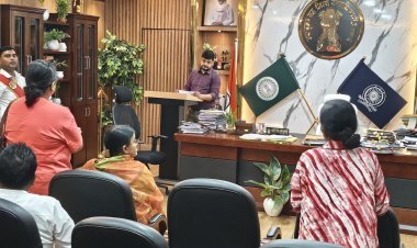 धनबाद: जनता दरबार में जमीन विवाद से बिजली बिल तक गूंजी फरियाद, DC बोले- हर समस्या का होगा समाधान