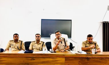 धनबाद पुलिस की ‘प्रोफेशनल पुलिसिंग’ क्लास: 100+ अफसरों को एसएसपी ने दिया एक्शन प्लान