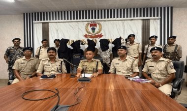 धनबाद में बाइक चोर गिरोह का भंडाफोड़, 13 चोरी की मोटरसाइकिलों के साथ 5 शातिर गिरफ्तार