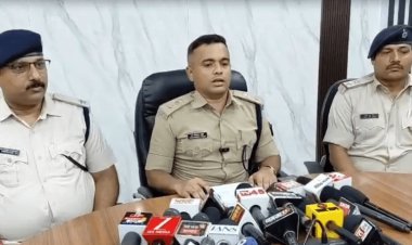 प्रिंस खान गैंग पर धनबाद पुलिस का बड़ा प्रहार, हथियार सप्लायर 2 पिस्टल और 33 कारतूस के साथ गिरफ्तार