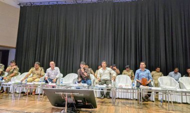 धनबाद में DC आदित्य रंजन सख्त: नदी किनारे अवैध खनन या OB डंप मिला तो CO और थाना प्रभारी होंगे जिम्मेदार