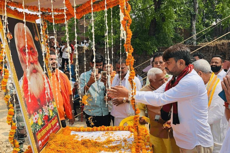 बरमेश्वर मुखिया की पुण्यतिथि में आरा पहुंचे धनबाद मेयर संजीव सिंह,  कोयलांचल की राजनीति में नई चर्चाएं शुरु
