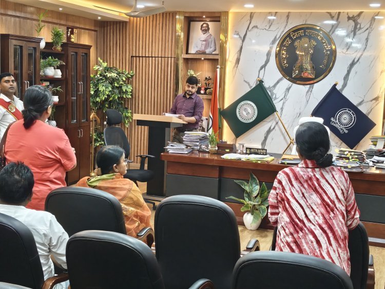 धनबाद: जनता दरबार में जमीन विवाद से बिजली बिल तक गूंजी फरियाद, DC बोले- हर समस्या का होगा समाधान