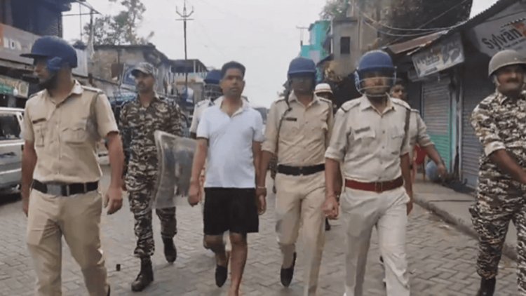 'मैं भी पुष्पा हूं' कहने वाले TMC नेता की निकली परेड, हाफ-पैंट में सड़कों पर घुमाया गया जहांगीर खान