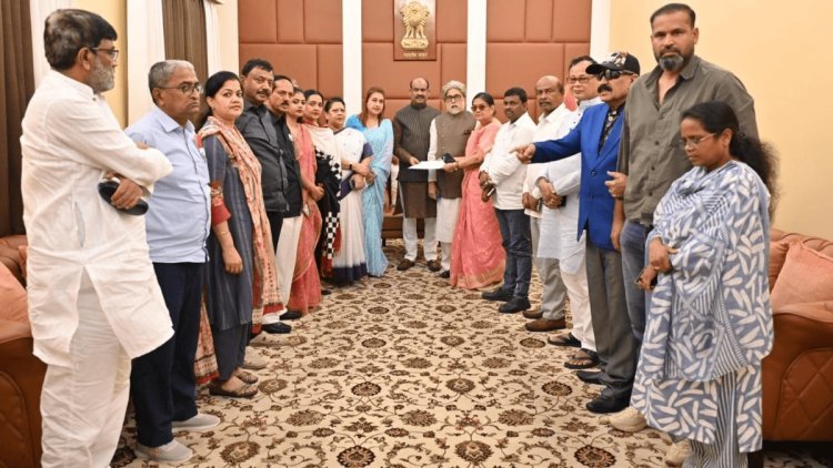 TMC में सबसे बड़ी बगावत! 20 सांसदों ने छोड़ा ममता का साथ, NDA के समर्थन के साथ नई पार्टी में विलय का ऐलान