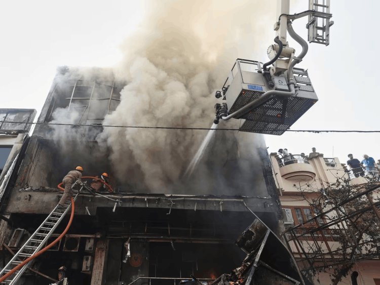 लखनऊ : कोचिंग और गेमिंग सेंटर में लगी भीषण आग, 15 छात्रों समेत युवाओं की मौत, बाथरूम में छिपे लोगों का दम घुटा