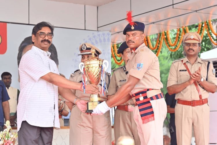 झारखंड: रांची में गूंजी कदमताल, 440 नए पुलिस अफसर और जवान बने झारखंड की नई सुरक्षा ढाल