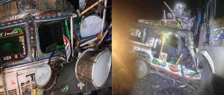 रामगढ़ में भीषण सड़क हादसा: पिकअप गाड़ी और ट्रक की टक्कर, मुहर्रम से लौट रहे 7 ताशा कलाकारों की दर्दनाक मौत