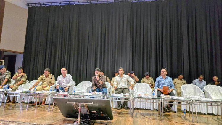 धनबाद में DC आदित्य रंजन सख्त: नदी किनारे अवैध खनन या OB डंप मिला तो CO और थाना प्रभारी होंगे जिम्मेदार