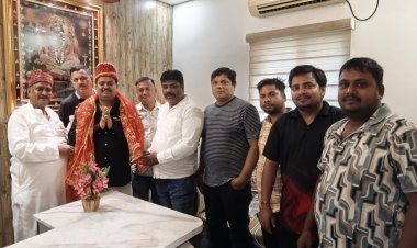 धनबाद : न्यू स्टेशन रेलवे कॉलोनी दुर्गा पूजा समिति ने अध्यक्ष उदय प्रताप सिंह का किया भव्य सम्मान